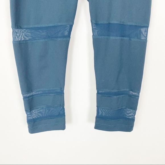 LIKE NEW REEBOK Mesh Novelty Stripe Leggings Small Yoga Athletic Lounge Workout - Picture 4 of 8